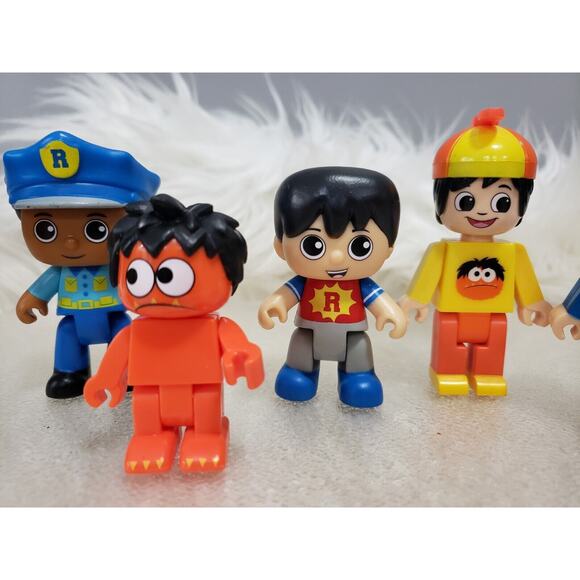 Lot Of 8, 2.5” Ryans World Lego Figures Loose - Picture 4 of 10